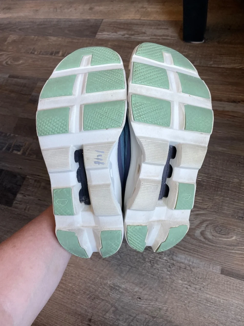 On Cloudmonster Sneakers Running Women’s size 9 in Dust Vapor - Picture 10 of 15